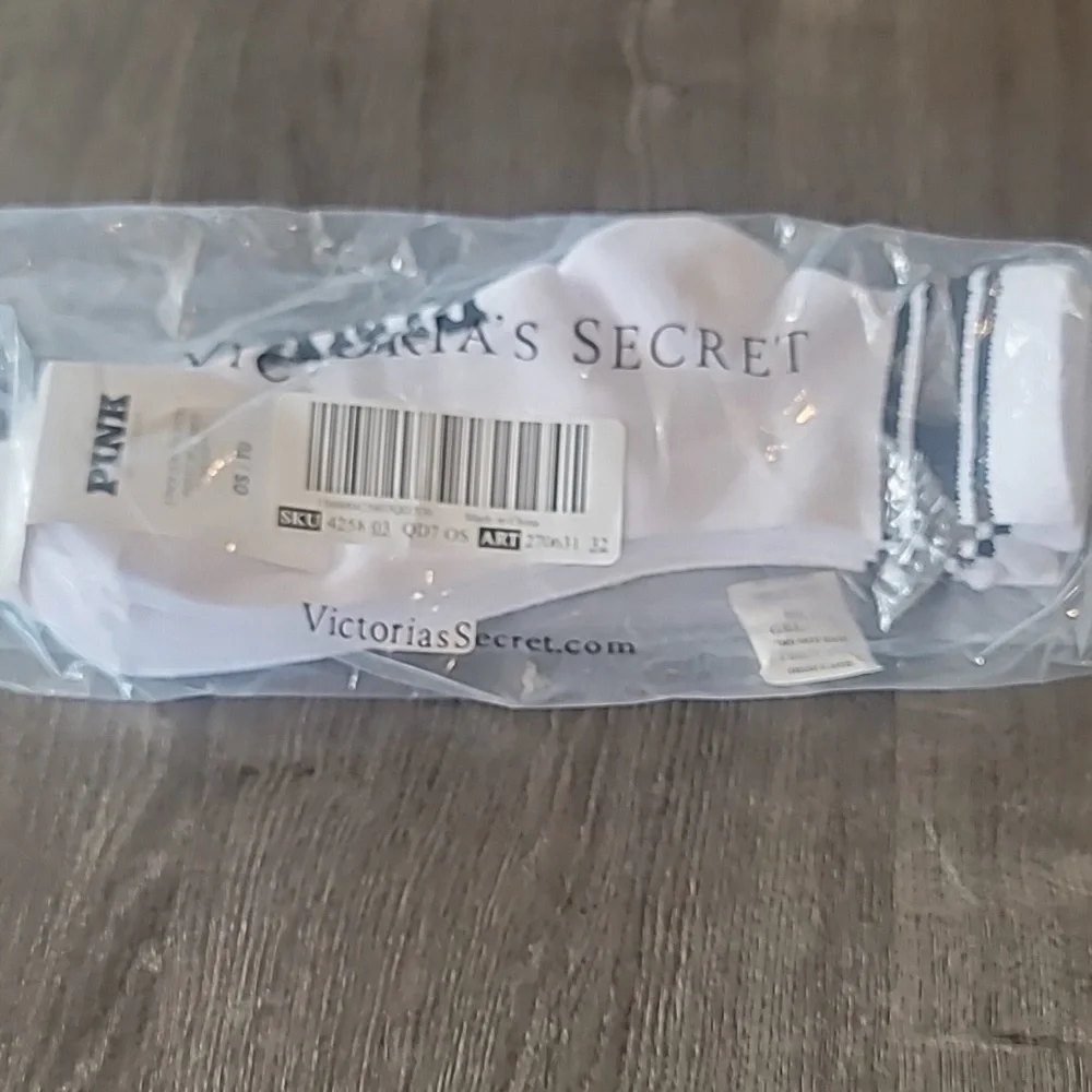 PINK Victoria's Secret White and Black Athletic Quarter Socks 3-Pack
